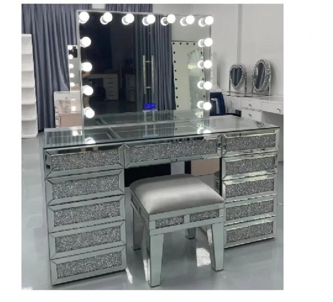 Quarto de banho com 2 gavetas e um compartimento de jóias para meninas. 14