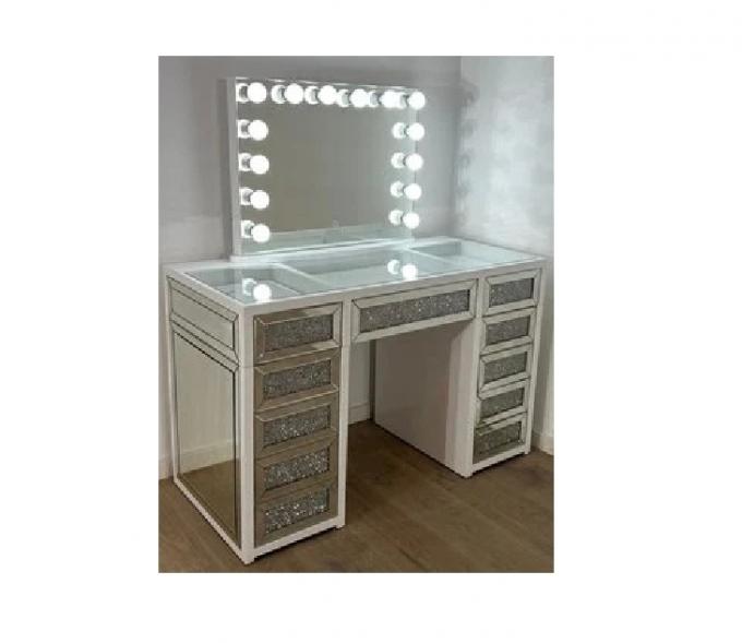 Quarto de banho com 2 gavetas e um compartimento de jóias para meninas. 18